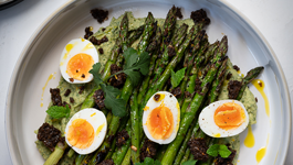 Del's Grilled Asparagus Salad with Green Goddess Hummus